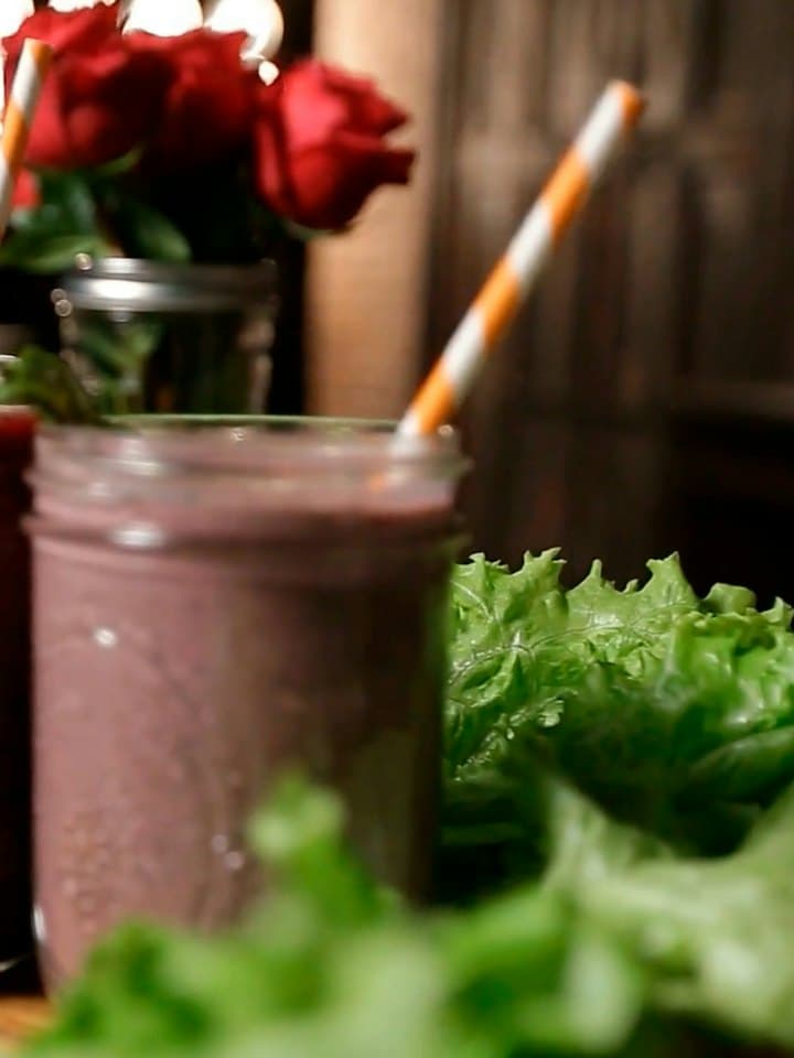 Red smoothie in a glass jar
