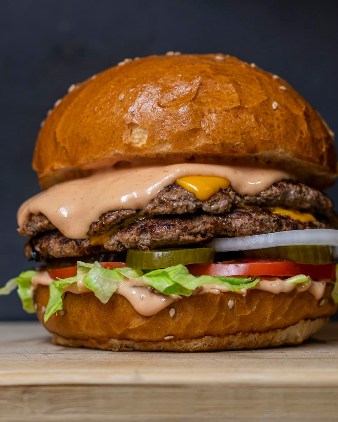 Burger with lettuce and tomatoes