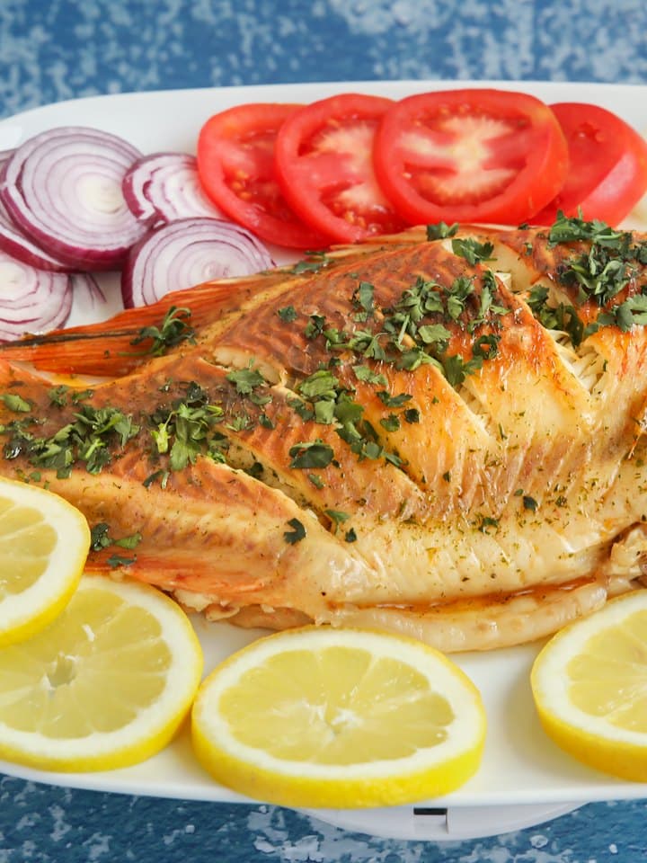 Grilled fish with lemon